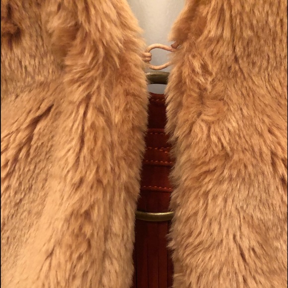 EXCELLENT CONDITION PLUSH SHORT COAT - Picture 3 of 4